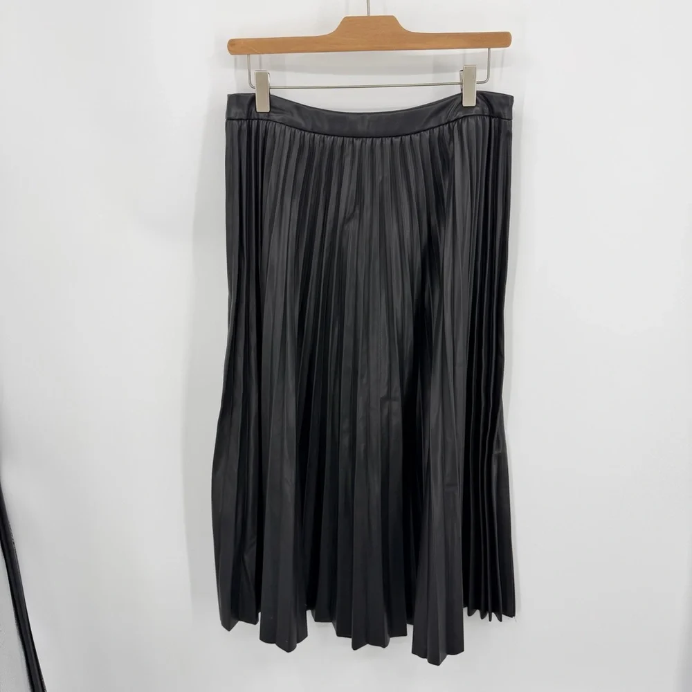 Lucy Paris pleated midi skirt faux leather sz L‎ black
